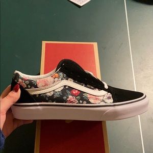 NWT Floral Vans men’s 6 women’s 7.5